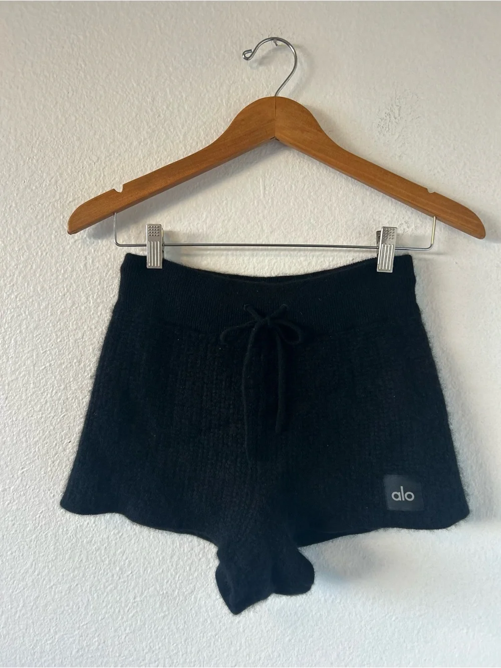 Alo Cashmere High Waist Plush Waffle Shorts in Black Size XS